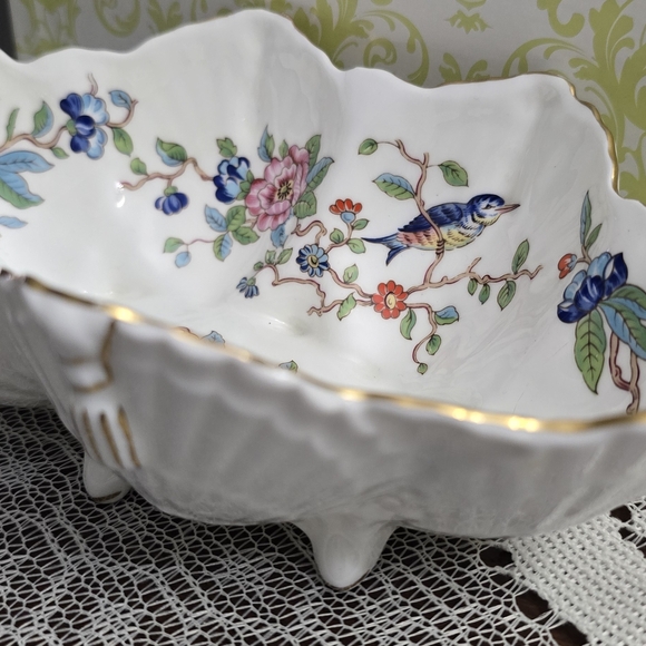 Aynsley Pembroke footed shell dish made of fine English bone china - Picture 7 of 8